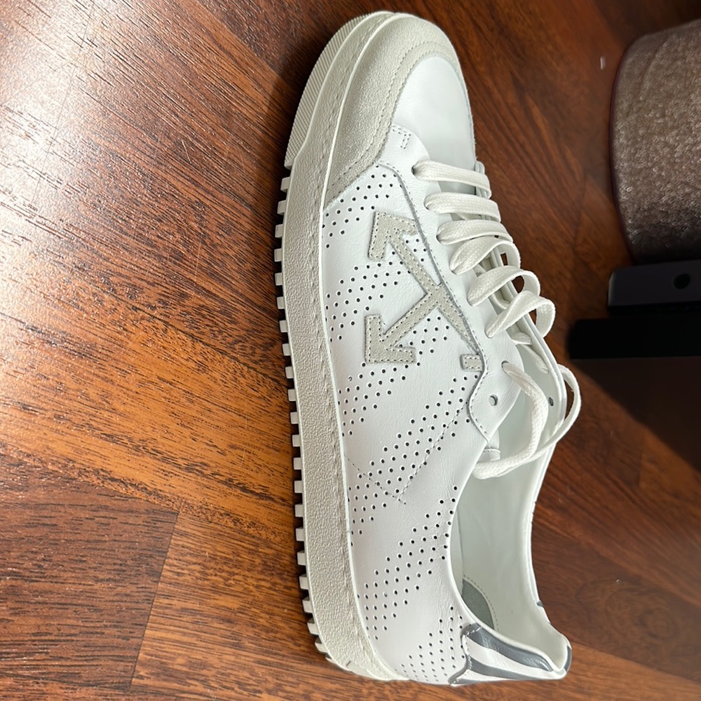 Off white mens sneakers. Color - white. Size - 42. Worn once, perfect condition
